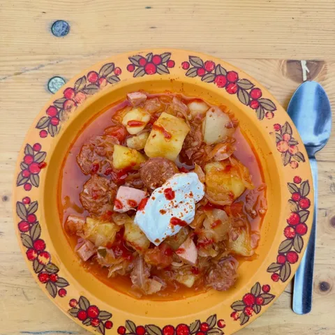 👨🍳⚜️| Lagerküche '26
Nachtrag Tag 2:
Sowjetische Soljanka aus der Norder-Lagerküche.
#renord #soljanka #stolzernorder